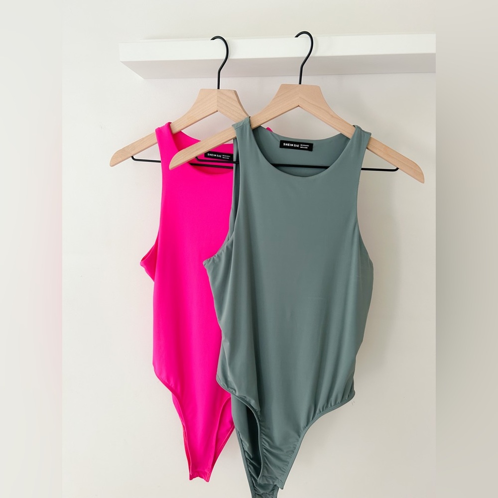 2 bodysuits - Picture 3 of 5